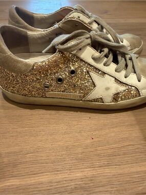 Women’s  Glitter Star Sneakers - Gold